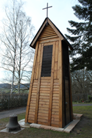 Glockenturm auf dem Friedhof